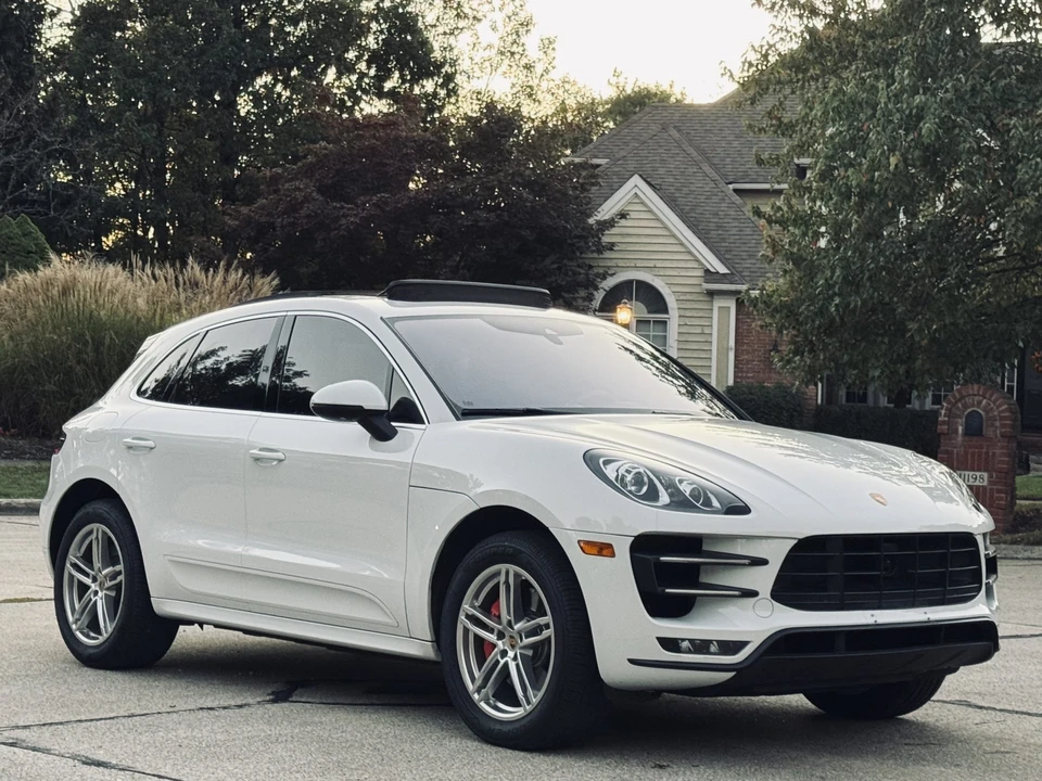 2015 Porsche Macan Turbo - Image 21 of 31