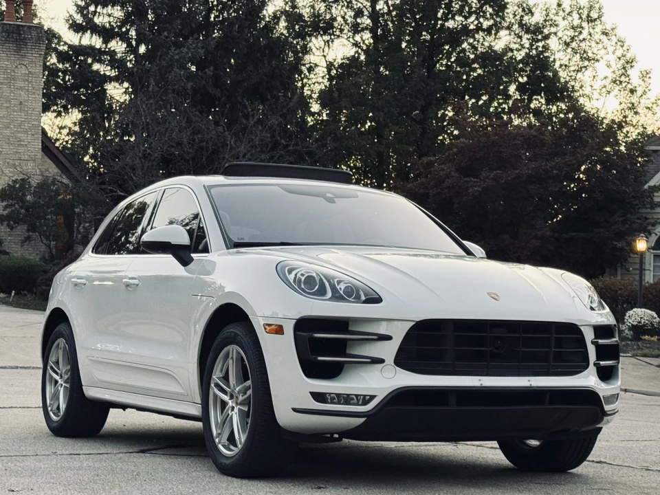 2015 Porsche Macan Turbo - Image 22 of 31