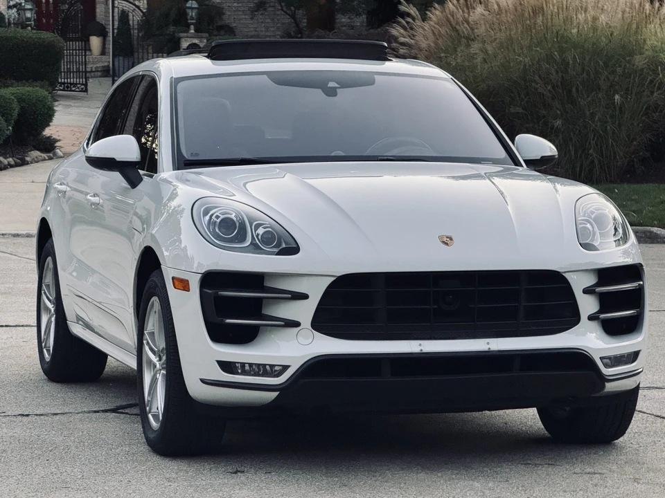 2015 Porsche Macan Turbo - Image 23 of 31