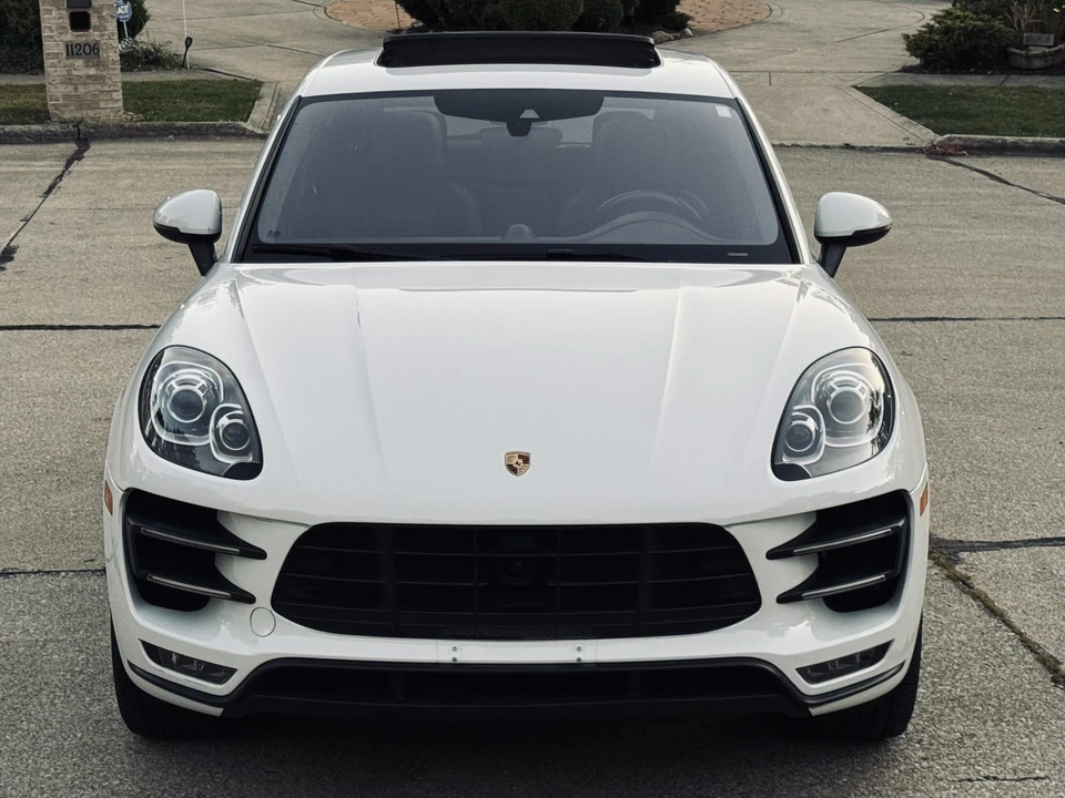 2015 Porsche Macan Turbo - Image 24 of 31
