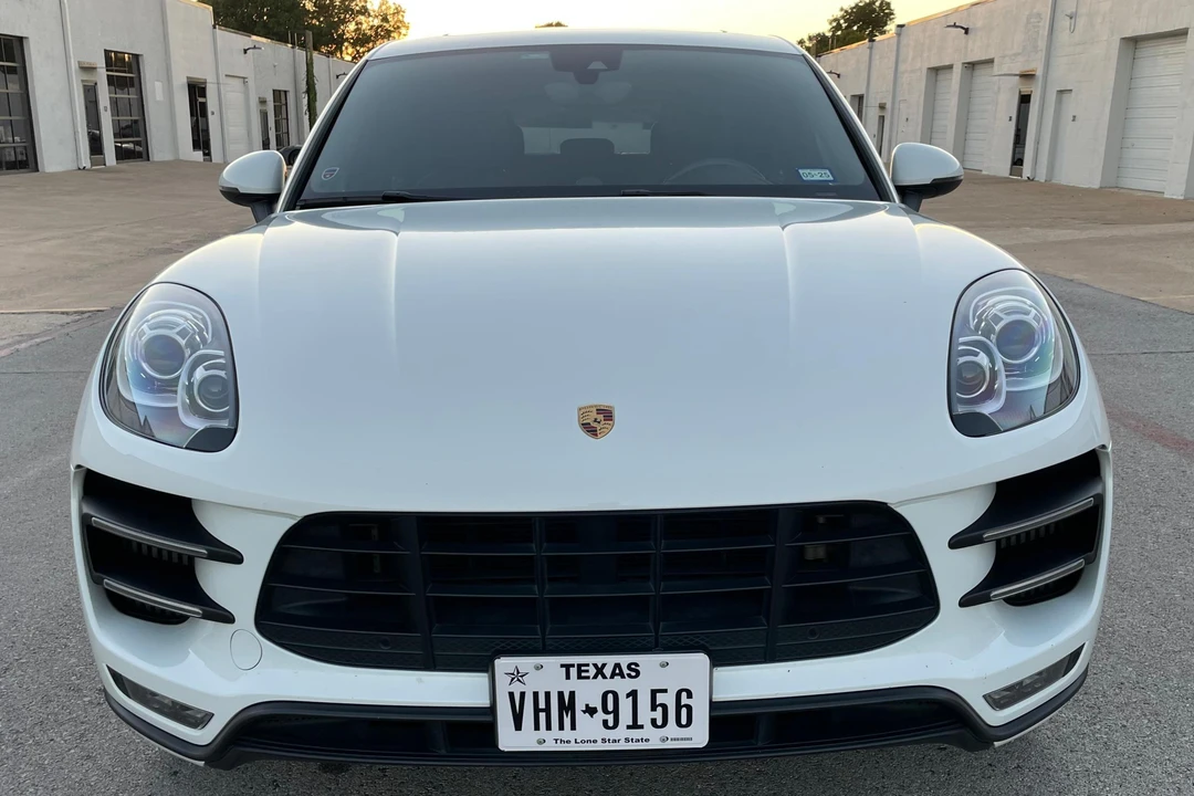 2015 Porsche Macan Turbo - Image 2 of 31