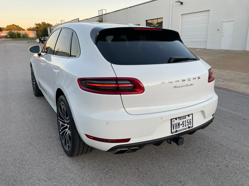 2015 Porsche Macan Turbo - Image 10 of 31