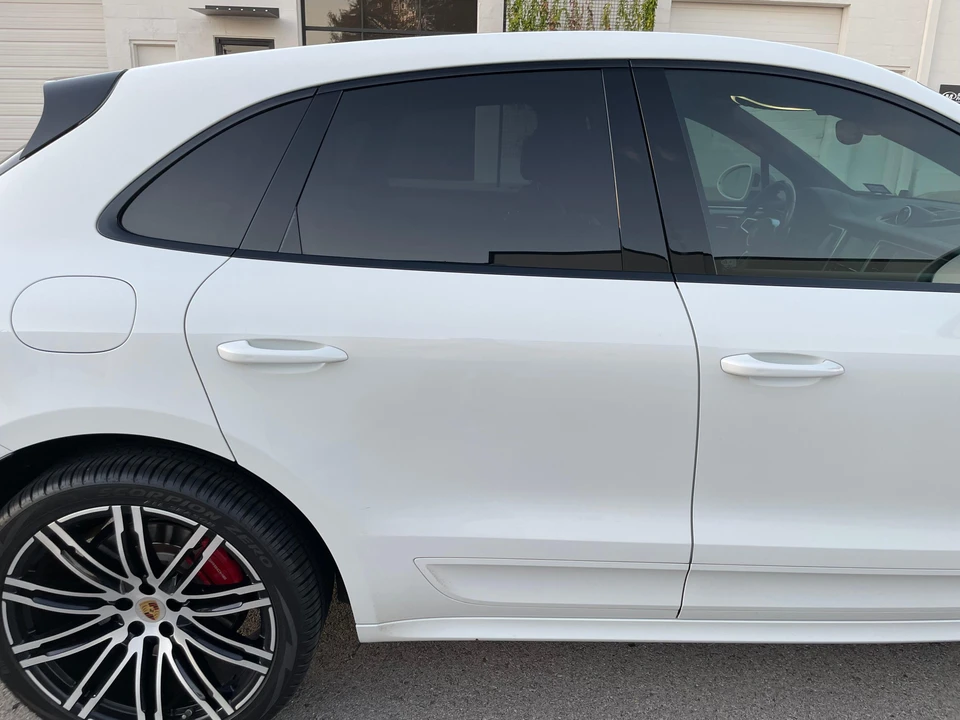 2015 Porsche Macan Turbo - Image 28 of 31