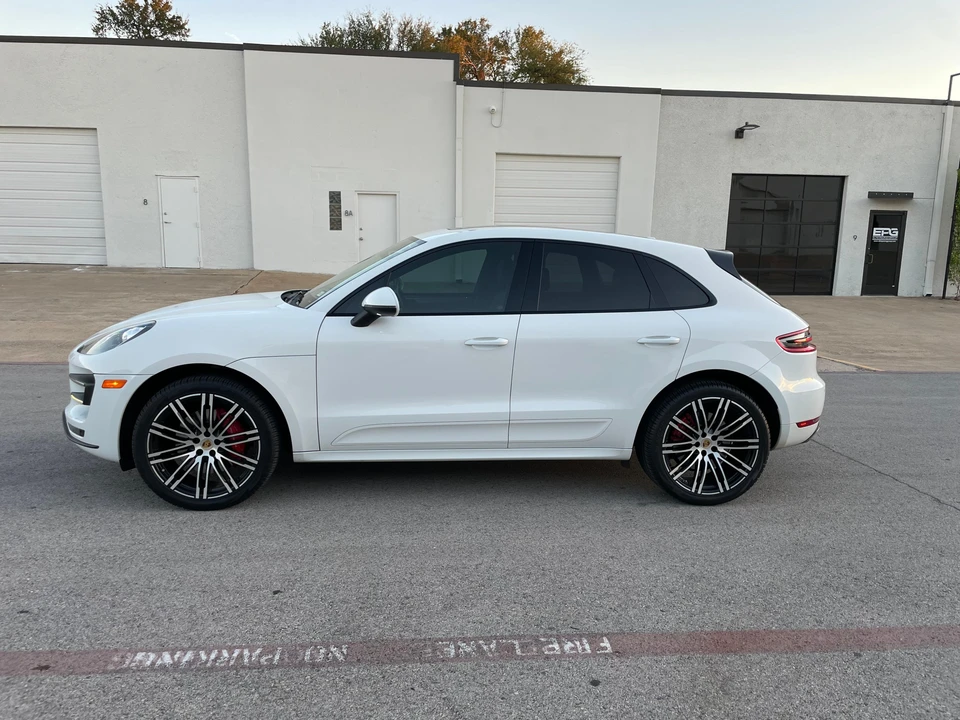 2015 Porsche Macan Turbo - Image 8 of 31