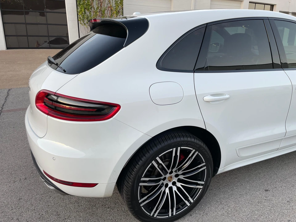 2015 Porsche Macan Turbo - Image 27 of 31