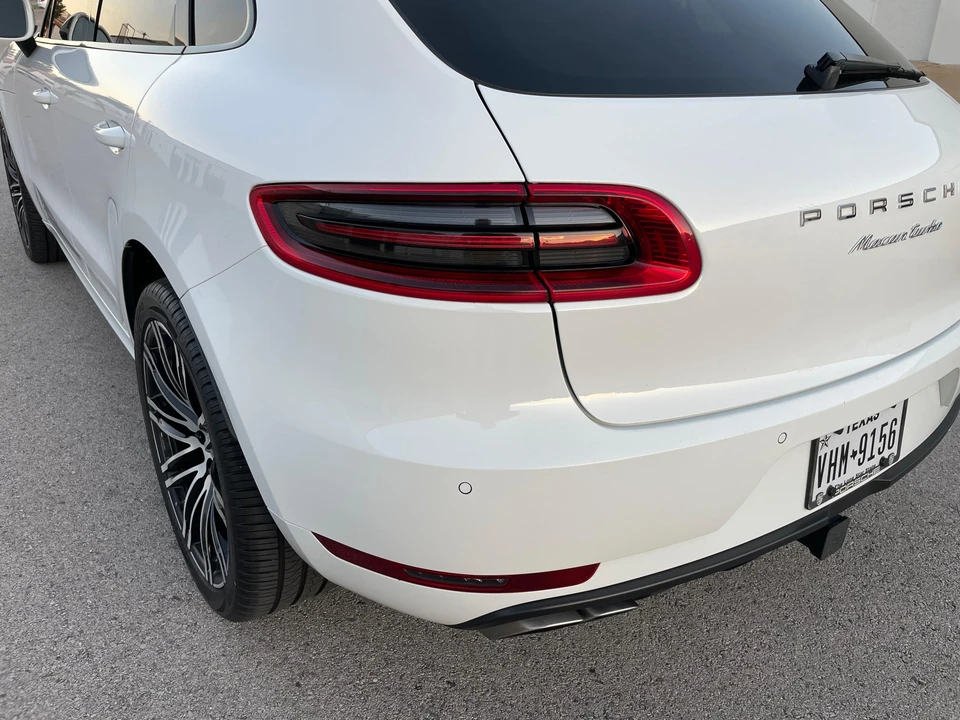 2015 Porsche Macan Turbo - Image 24 of 31