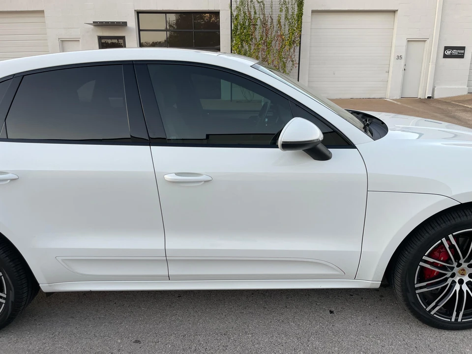 2015 Porsche Macan Turbo - Image 29 of 31