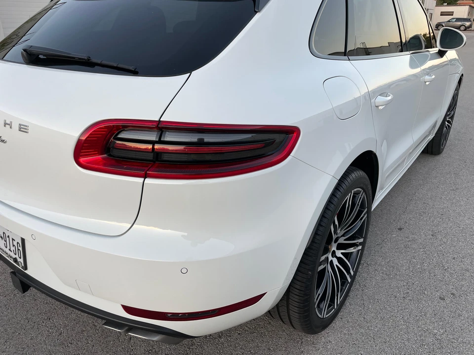 2015 Porsche Macan Turbo - Image 26 of 31