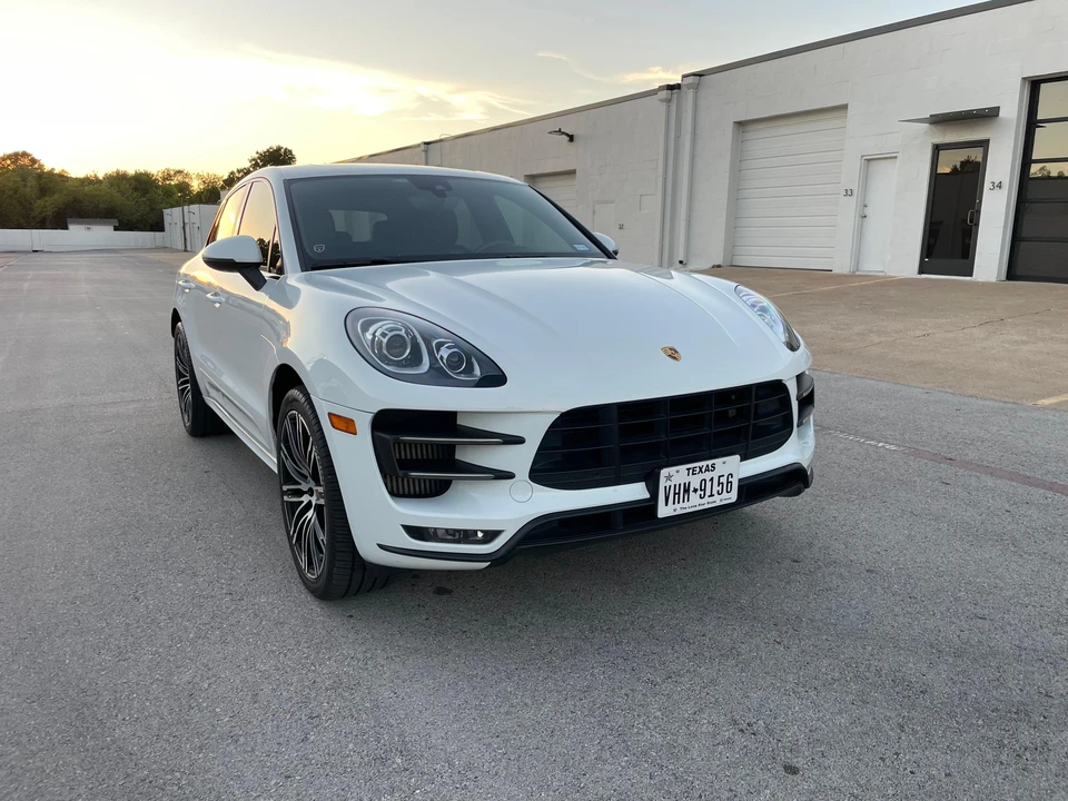 2015 Porsche Macan Turbo - Image 12 of 31