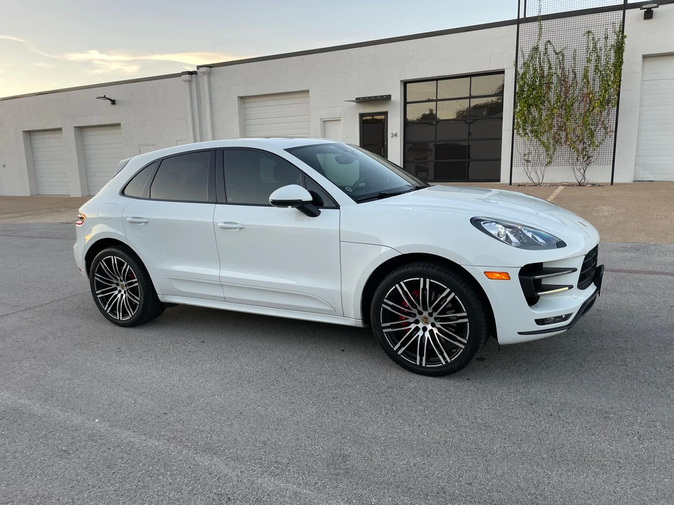 2015 Porsche Macan Turbo - Image 11 of 31