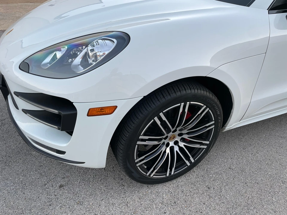 2015 Porsche Macan Turbo - Image 17 of 31