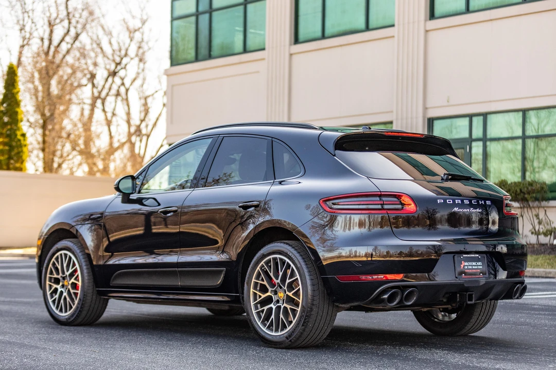 2015 Porsche Macan Turbo - Image 13 of 31