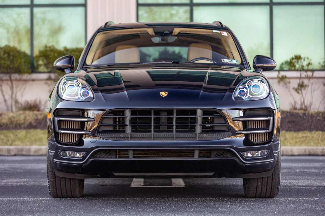 2015 Porsche Macan Turbo - Image 2 of 31