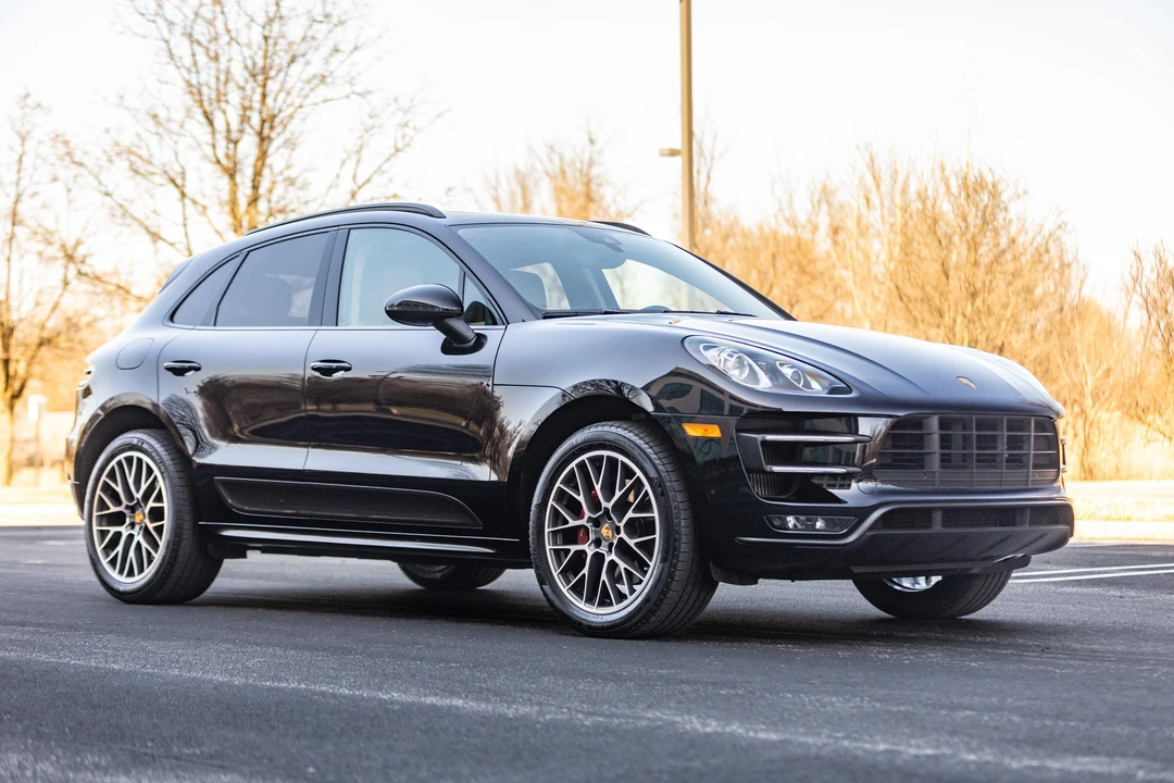 2015 Porsche Macan Turbo - Image 26 of 31