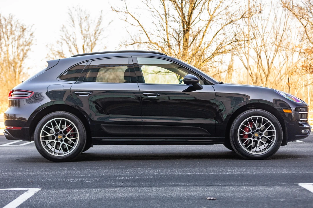 2015 Porsche Macan Turbo - Image 25 of 31