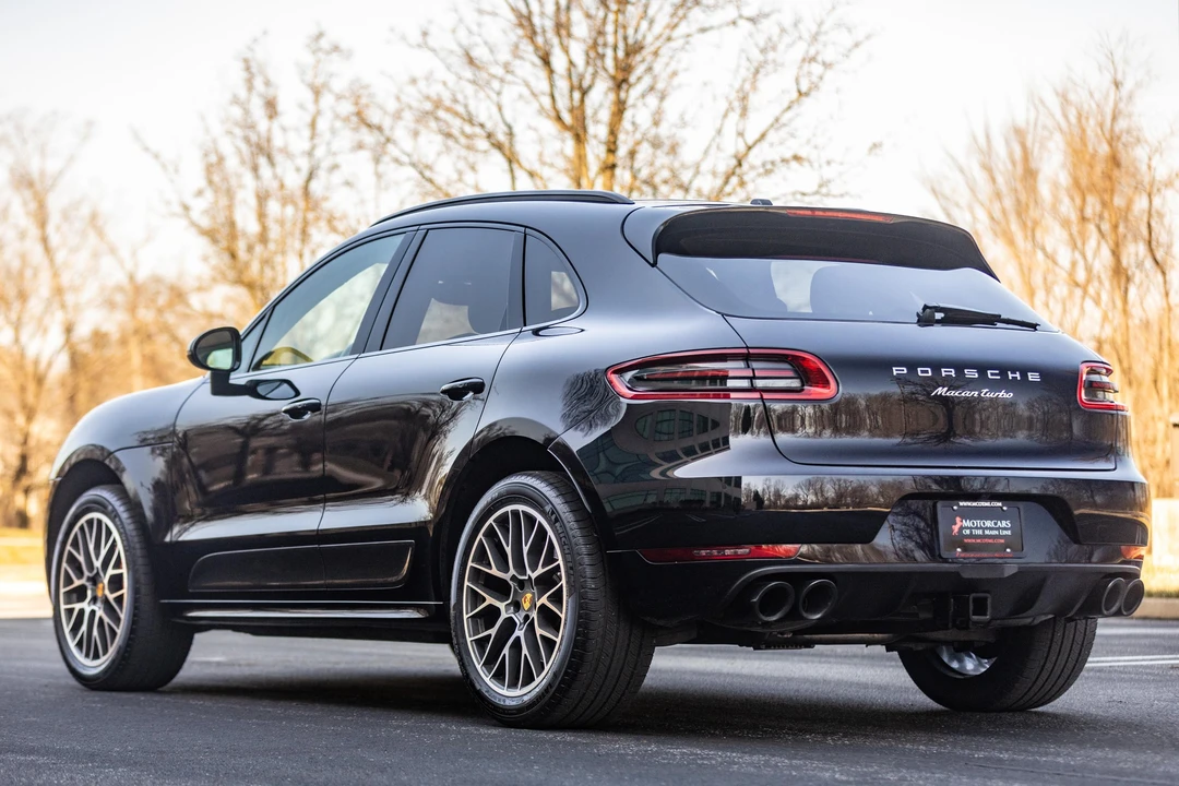 2015 Porsche Macan Turbo - Image 15 of 31