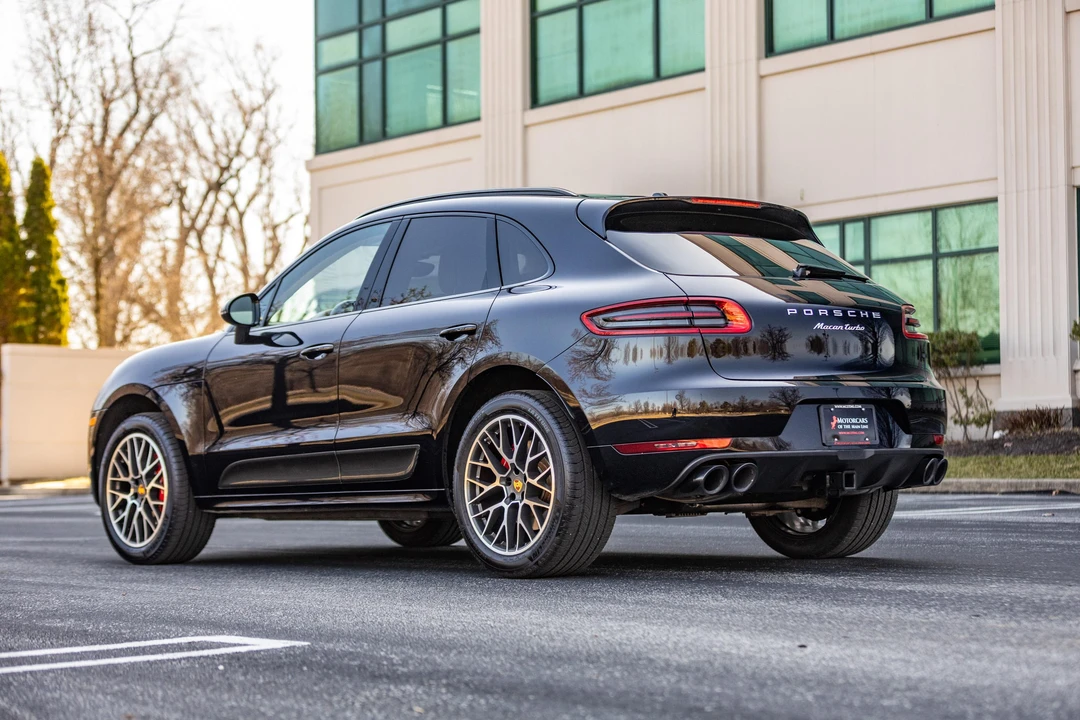 2015 Porsche Macan Turbo - Image 14 of 31