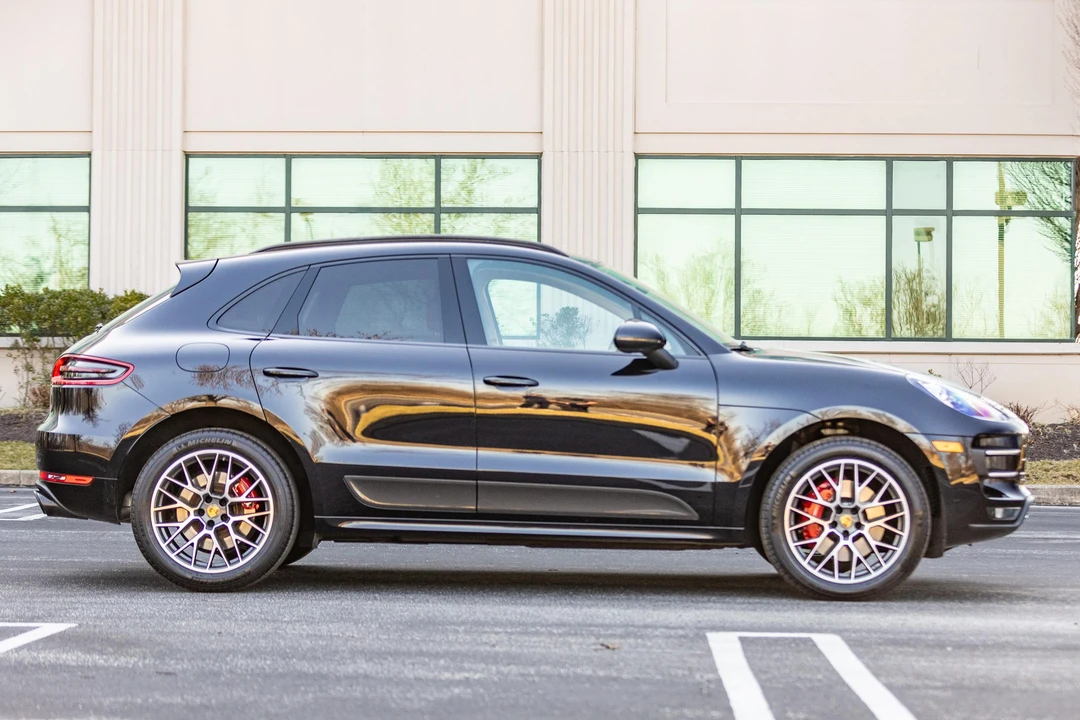 2015 Porsche Macan Turbo - Image 24 of 31
