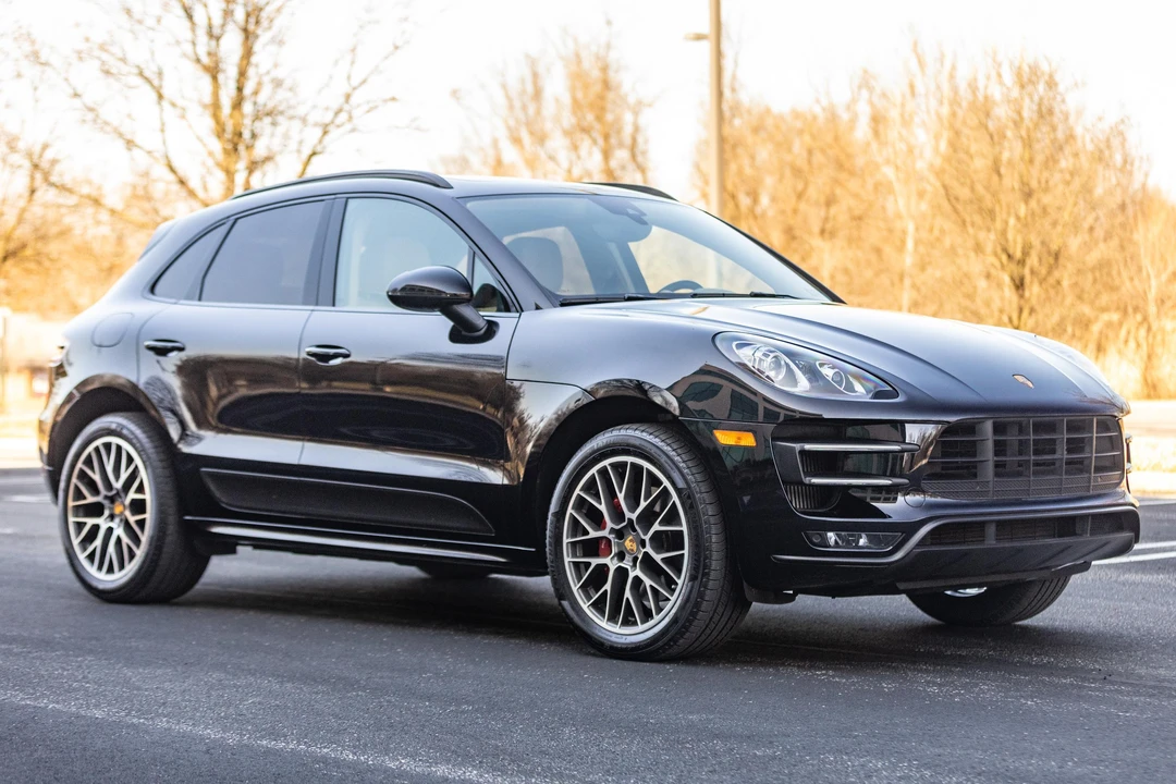 2015 Porsche Macan Turbo - Image 27 of 31
