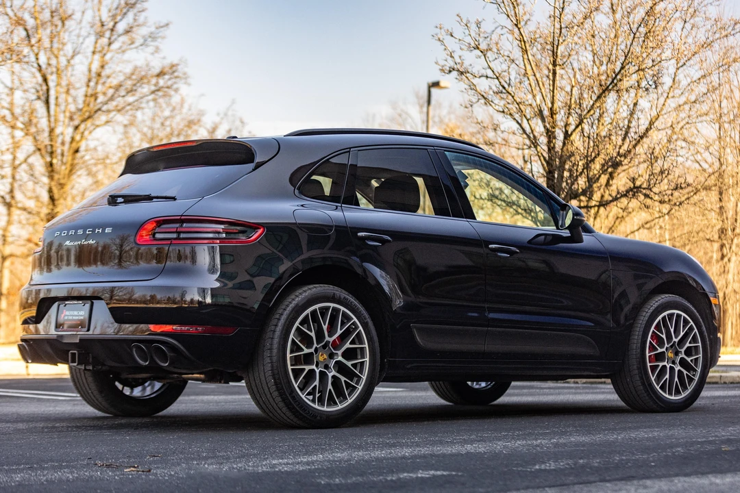 2015 Porsche Macan Turbo - Image 22 of 31