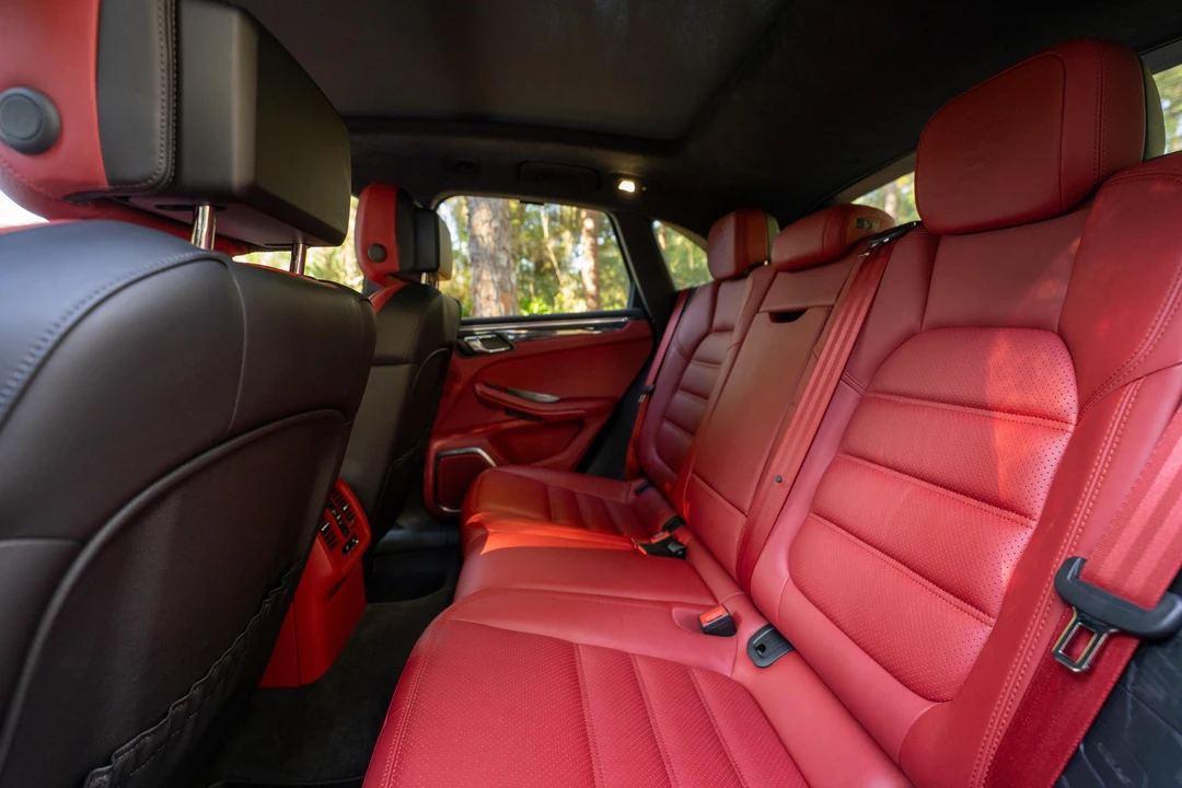 2015 Porsche Macan Turbo - Image 24 of 31