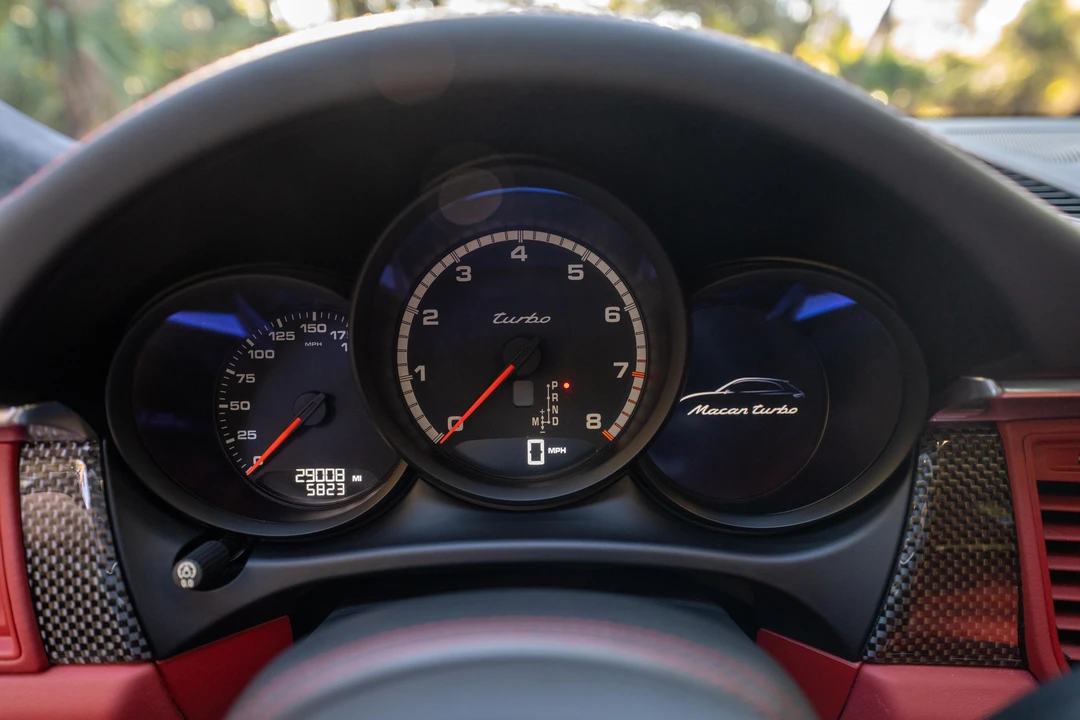 2015 Porsche Macan Turbo - Image 25 of 31