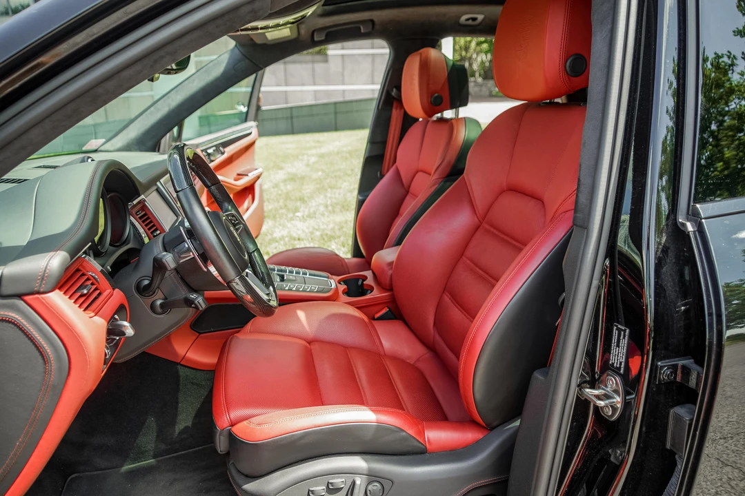 2015 Porsche Macan Turbo - Image 30 of 31