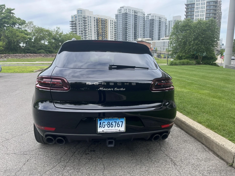 2015 Porsche Macan Turbo - Image 12 of 31