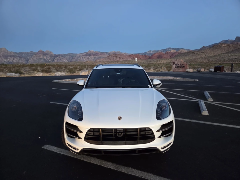 2015 Porsche Macan Turbo - Image 18 of 31