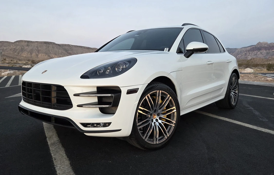 2015 Porsche Macan Turbo - Image 12 of 31