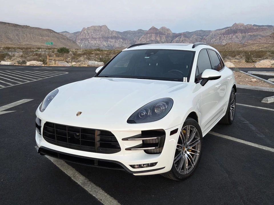 2015 Porsche Macan Turbo - Image 14 of 31