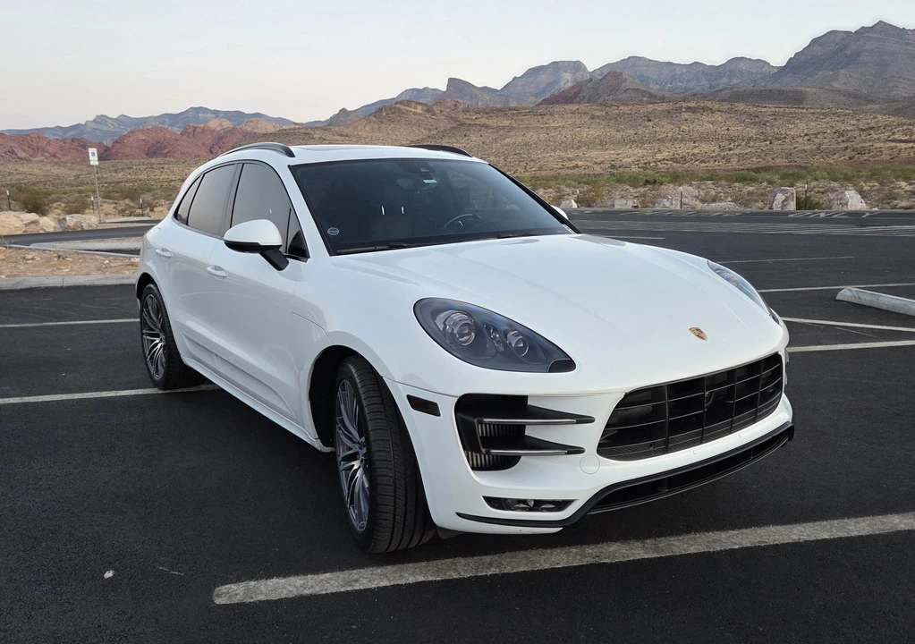 2015 Porsche Macan Turbo - Image 26 of 31