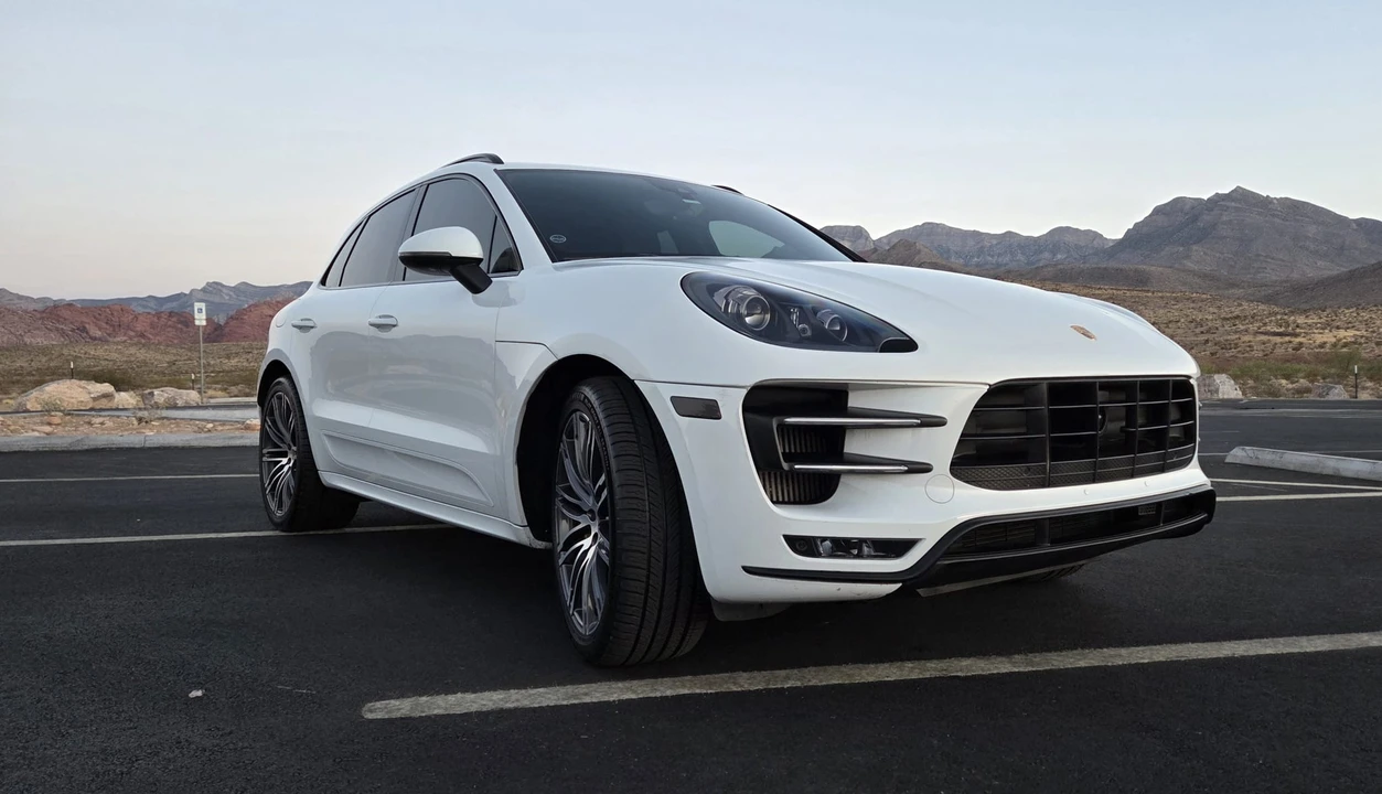 2015 Porsche Macan Turbo - Image 27 of 31