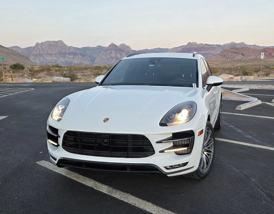 2015 Porsche Macan Turbo - Image 15 of 31