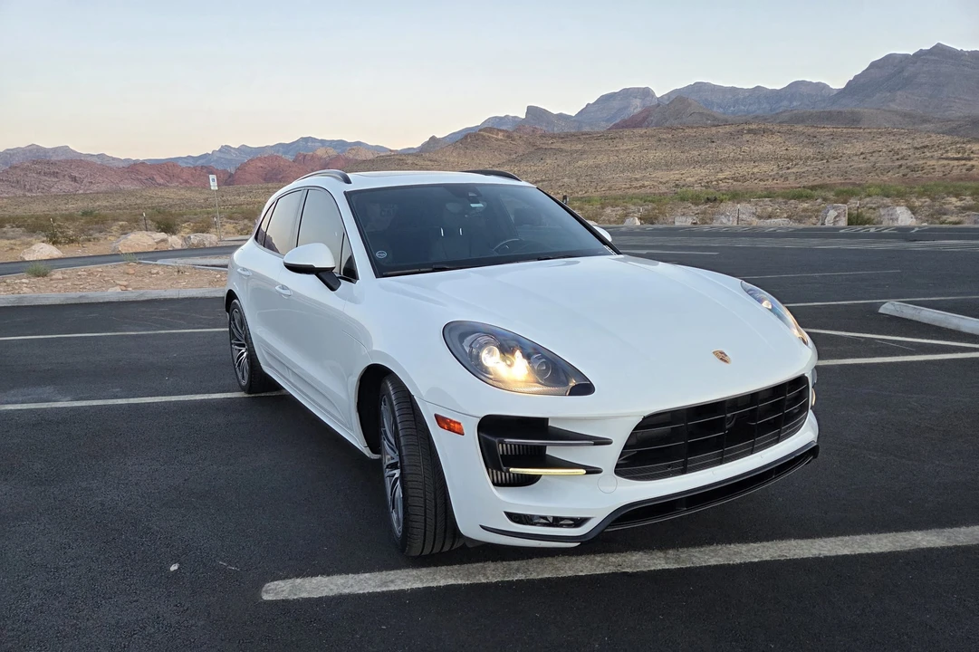 2015 Porsche Macan Turbo - Image 25 of 31