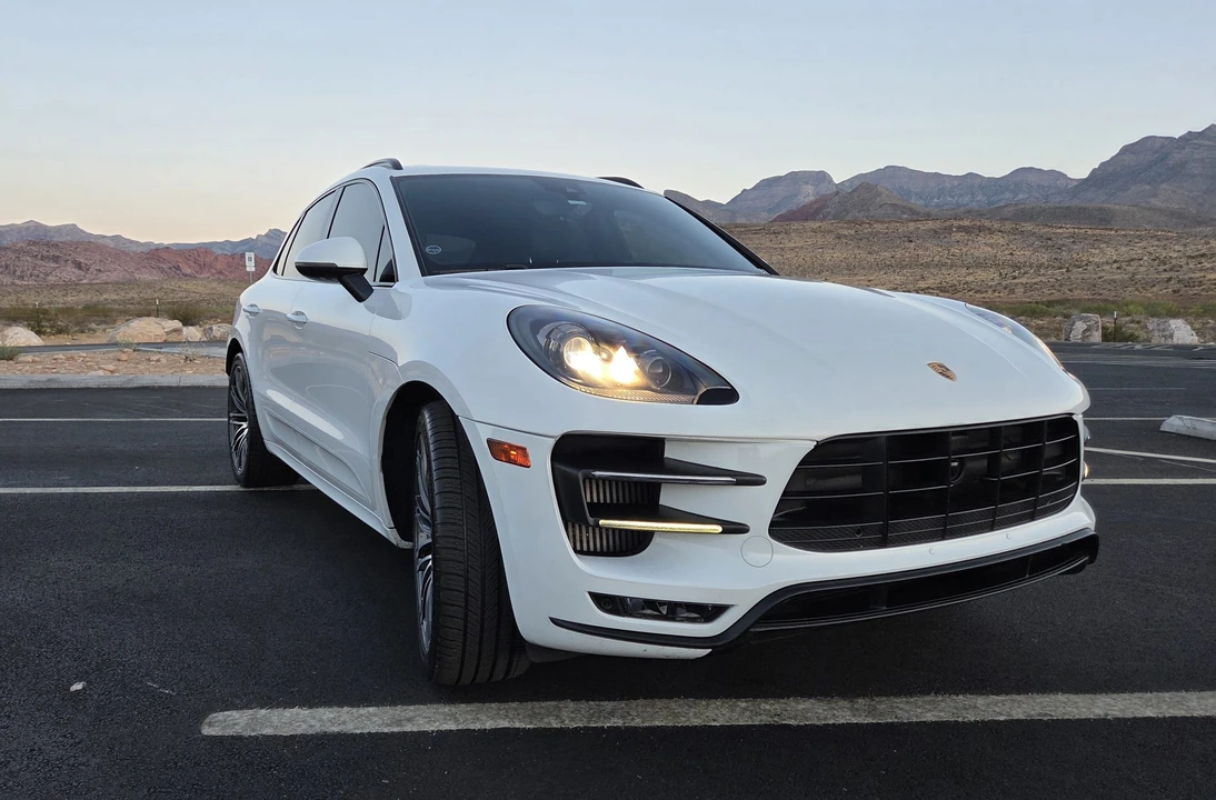 2015 Porsche Macan Turbo - Image 24 of 31