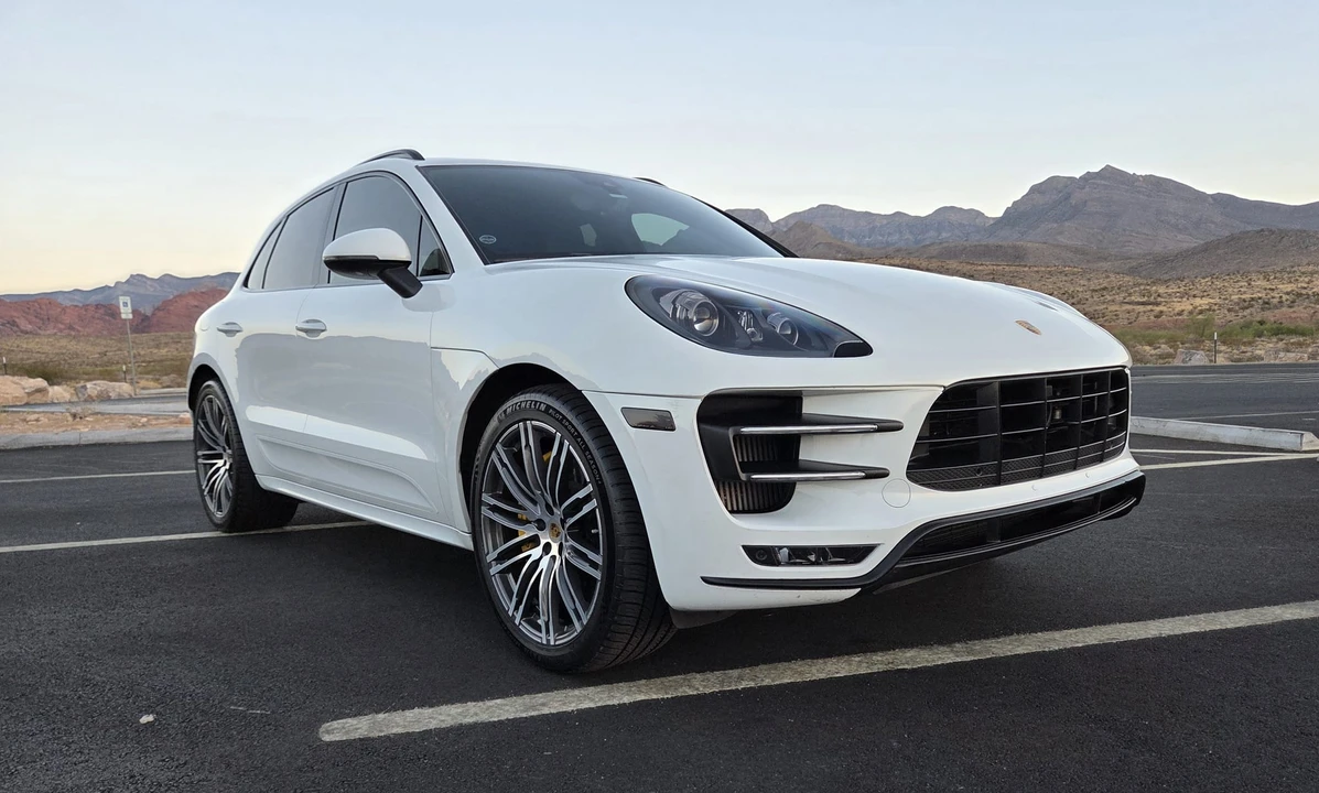 2015 Porsche Macan Turbo - Image 28 of 31