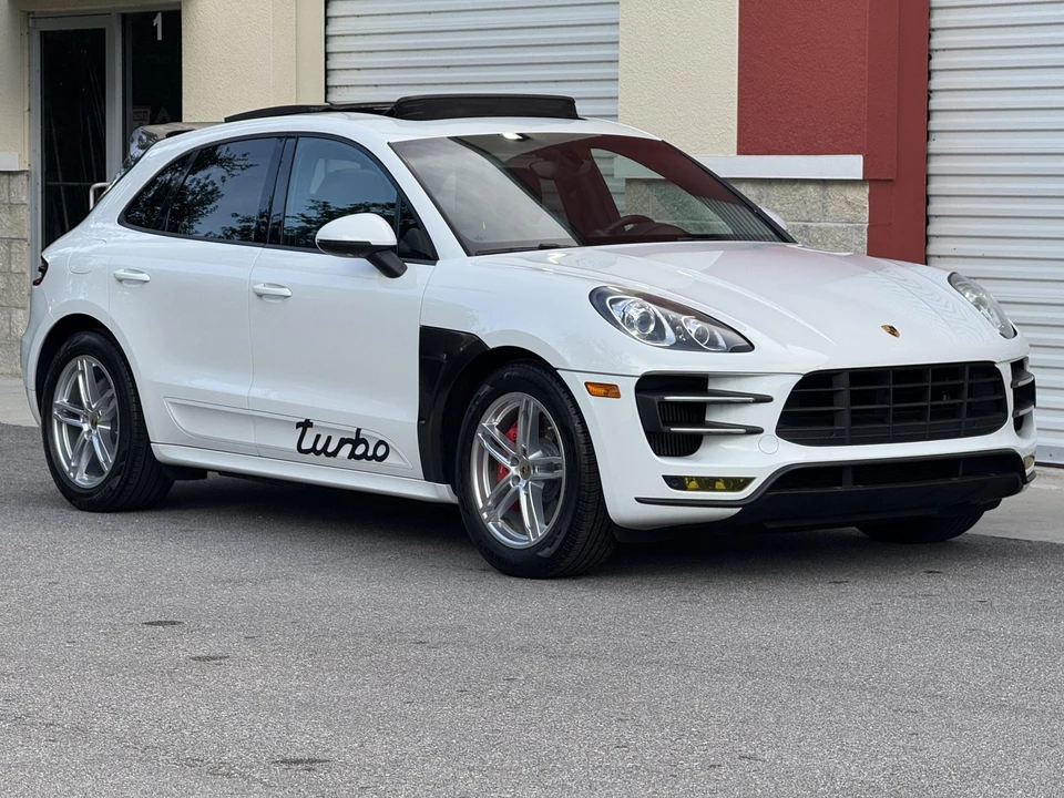 2015 Porsche Macan Turbo - Image 2 of 31