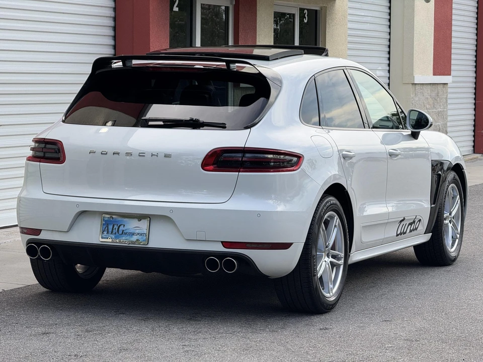 2015 Porsche Macan Turbo - Image 20 of 31