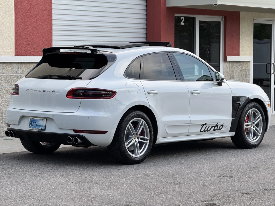 2015 Porsche Macan Turbo - Image 21 of 31