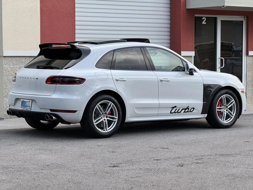 2015 Porsche Macan Turbo - Image 22 of 31