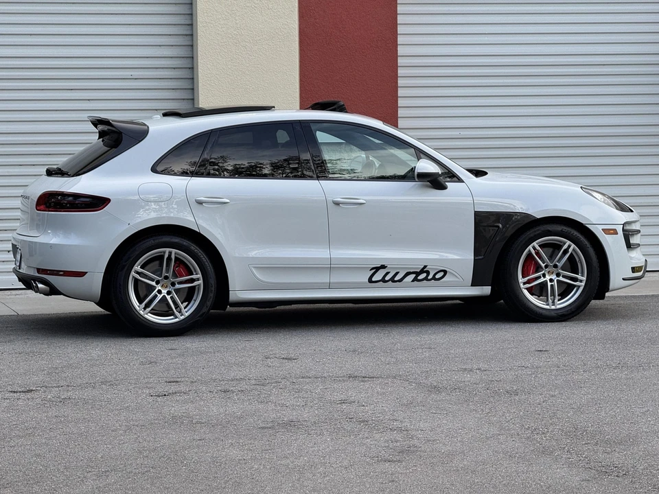 2015 Porsche Macan Turbo - Image 24 of 31