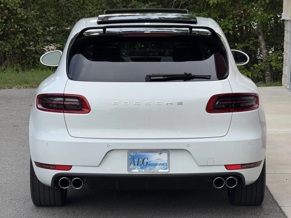 2015 Porsche Macan Turbo - Image 18 of 31
