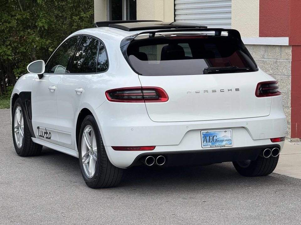 2015 Porsche Macan Turbo - Image 17 of 31