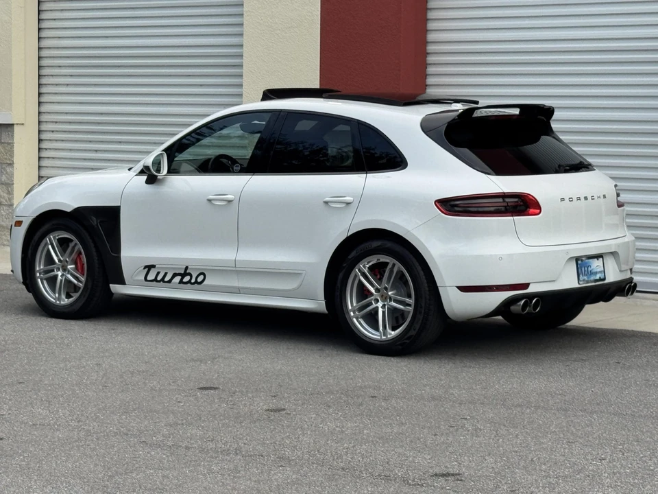 2015 Porsche Macan Turbo - Image 15 of 31
