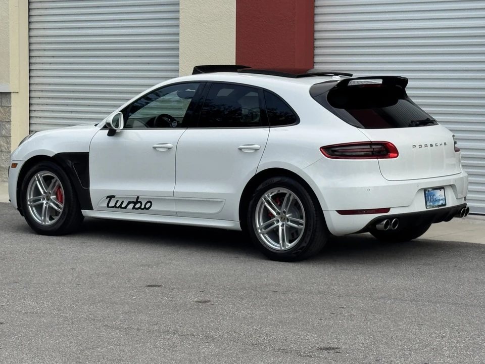 2015 Porsche Macan Turbo - Image 14 of 31