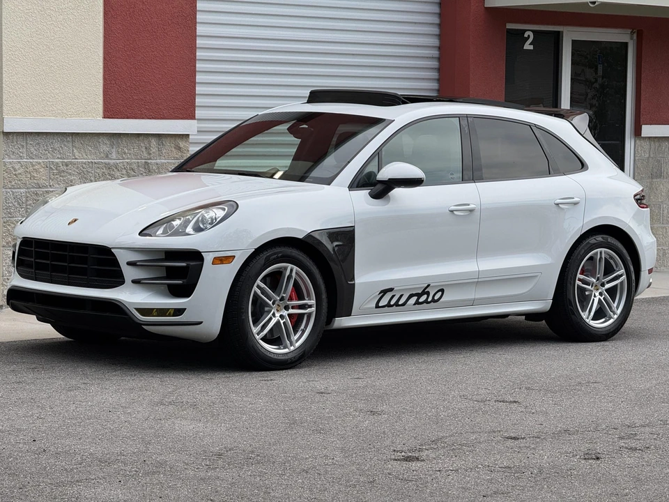 2015 Porsche Macan Turbo - Image 8 of 31