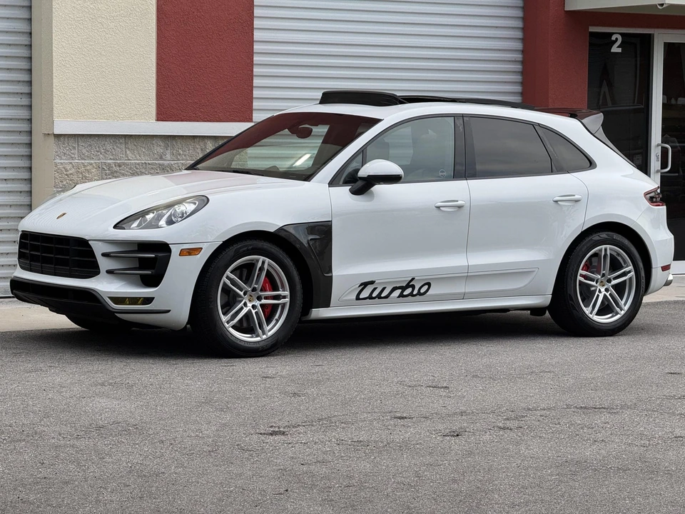 2015 Porsche Macan Turbo - Image 9 of 31