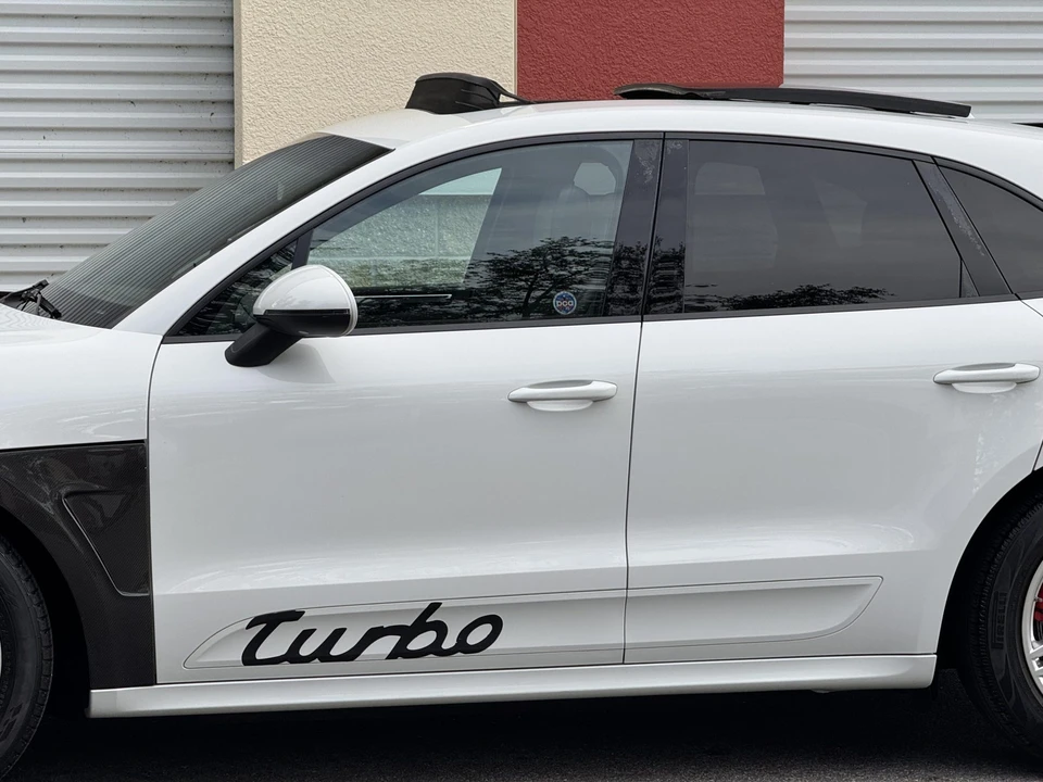 2015 Porsche Macan Turbo - Image 29 of 31