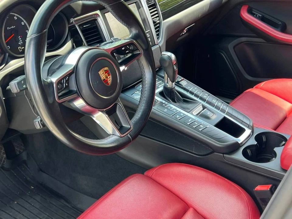2015 Porsche Macan Turbo - Image 4 of 5